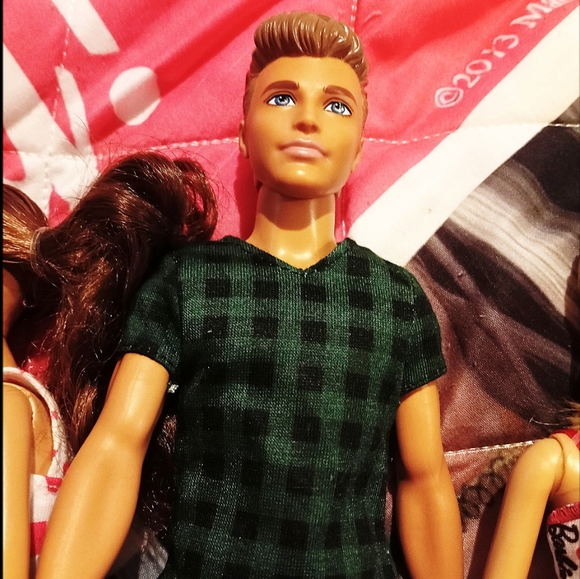 BARBIES - Picture 2 of 4